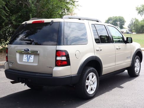 Used 2007 Ford Explorer XLT image 5
