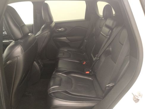 Used 2019 Jeep Cherokee Limited FWD image 18