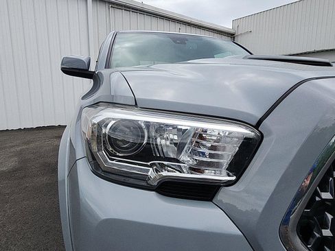 Used 2019 Toyota Tacoma TRD Sport image 12