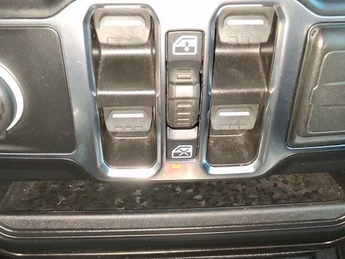 Used 2023 Jeep Wrangler Sahara w/ Cold Weather Group image 28