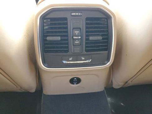 Used 2024 Porsche Macan image 27