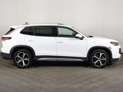 Used 2025 Volkswagen Tiguan SE AWD/4WD image 18