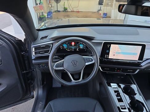 Used 2025 Volkswagen Atlas Cross Sport SE FWD image 13