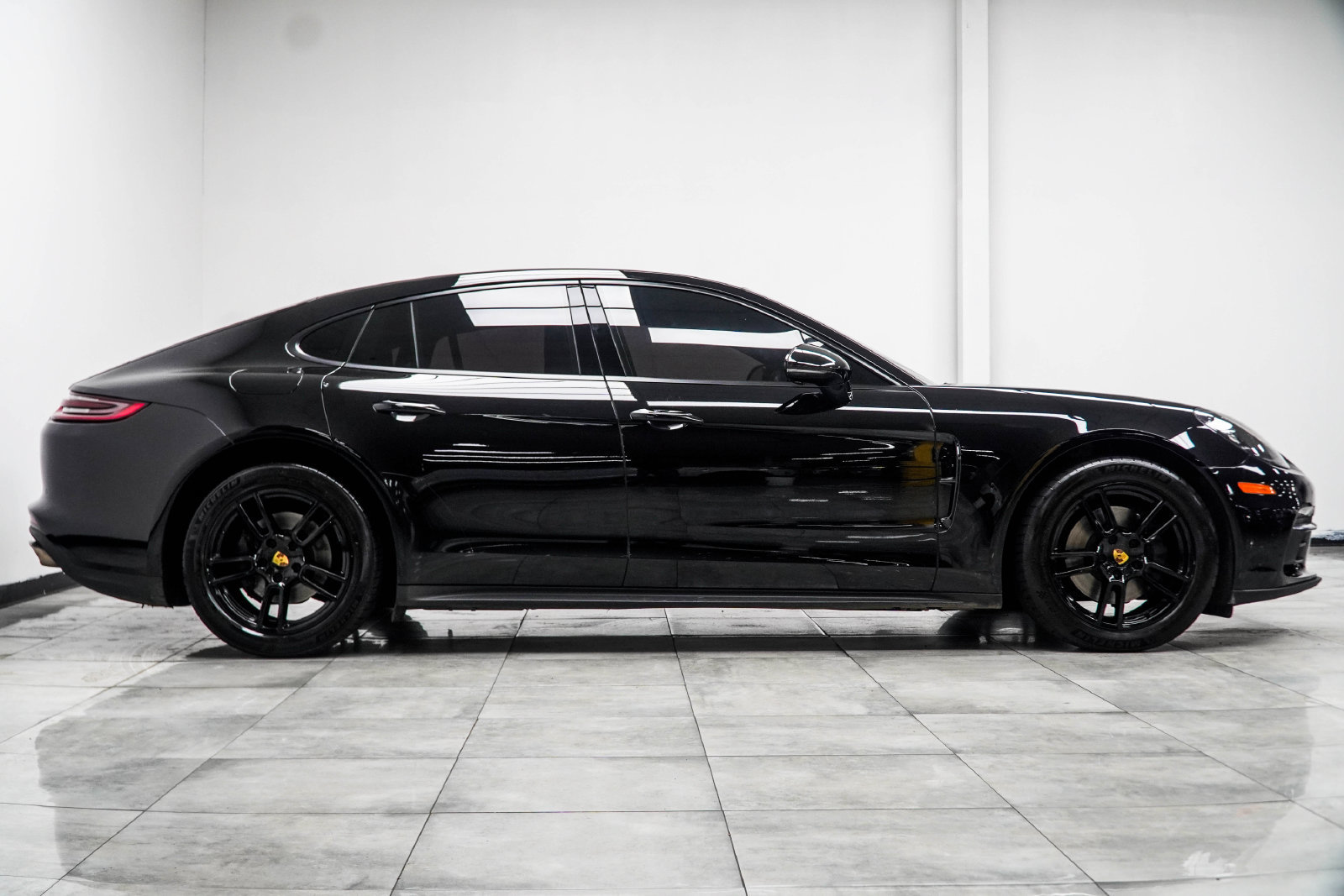 Used 2017 Porsche Panamera 4 AWD/4WD image 8