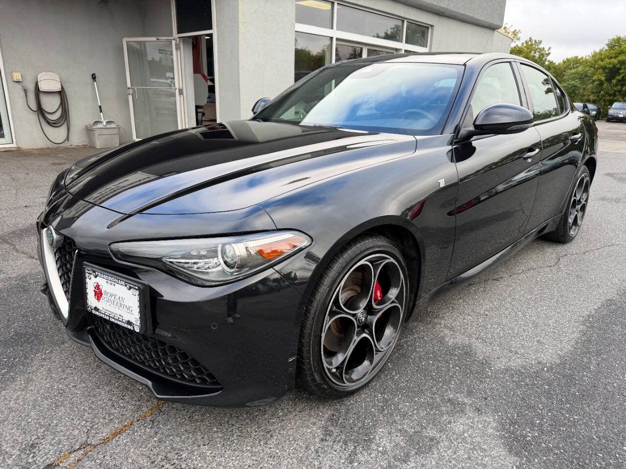 Used 2022 Alfa Romeo Giulia Ti AWD/4WD image 3