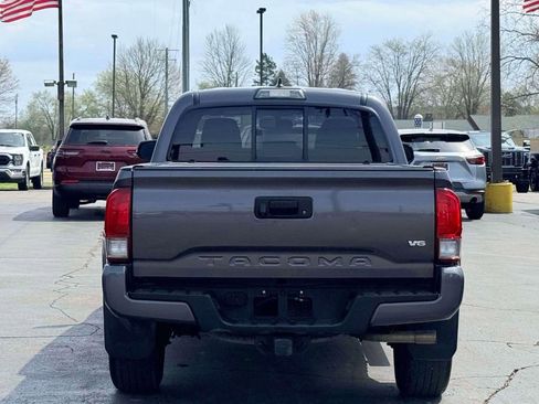 Used 2016 Toyota Tacoma TRD Off-Road AWD/4WD image 8