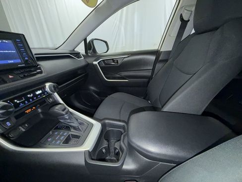 Used 2020 Toyota RAV4 LE w/ All Weather Liner Package AWD/4WD image 21