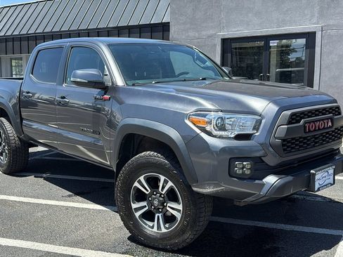 Used 2017 Toyota Tacoma TRD Off-Road w/ Premium & Technology Package AWD/4WD image 1