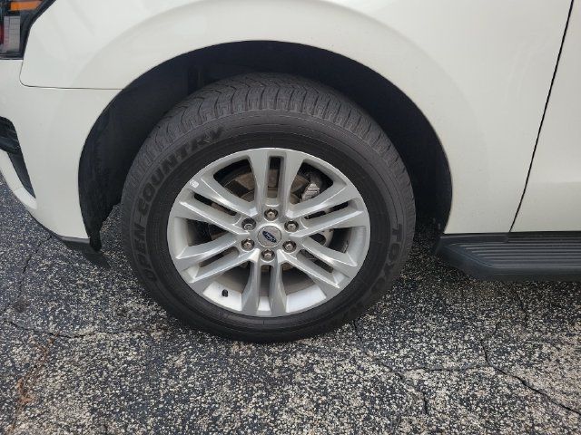 Used 2024 Ford Expedition XLT RWD image 2
