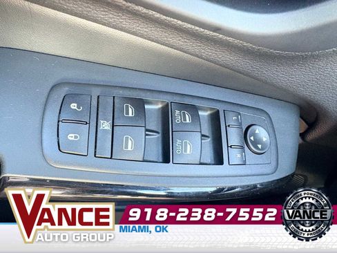 Used 2019 Jeep Cherokee Latitude Plus AWD/4WD image 32