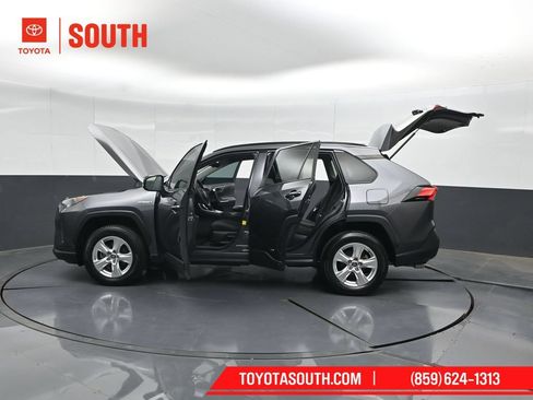 Used 2021 Toyota RAV4 LE AWD/4WD image 52