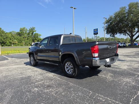 Used 2017 Toyota Tacoma SR5 w/ Tow Package RWD image 7