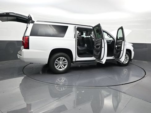 Used 2020 Chevrolet Suburban LS RWD image 31