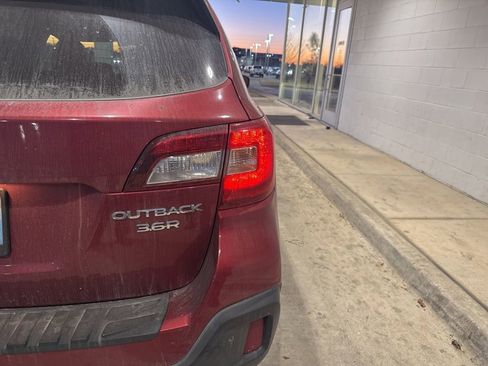 Used 2018 Subaru Outback 3.6R Limited image 8