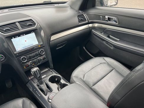 Used 2018 Ford Explorer XLT w/ Equipment Group 202A AWD/4WD image 25