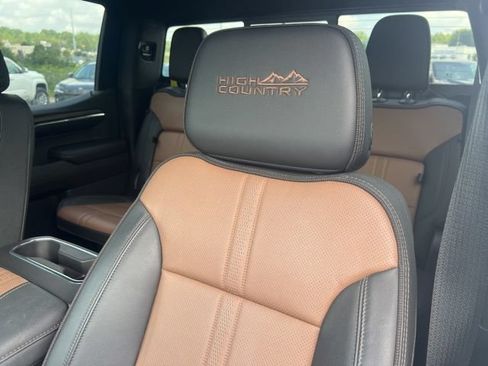 Used 2024 Chevrolet Silverado 1500 High Country w/ Z71 Off-Road Package AWD/4WD image 6