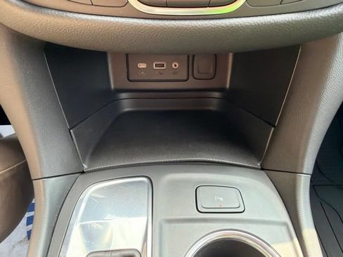 Used 2023 Chevrolet Equinox LT FWD image 31