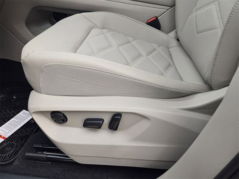 New 2026 Volkswagen Atlas SE image 18