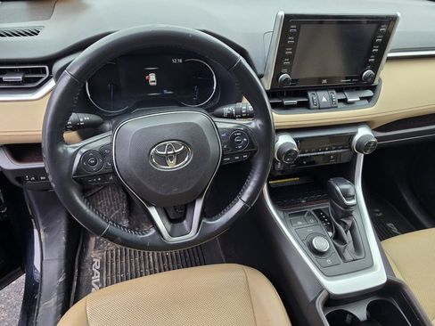 Used 2020 Toyota RAV4 Limited image 22