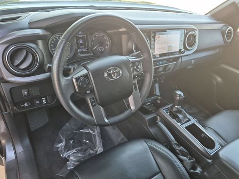 Used 2021 Toyota Tacoma TRD Off-Road w/ TRD Premium Off Road Package AWD/4WD image 10