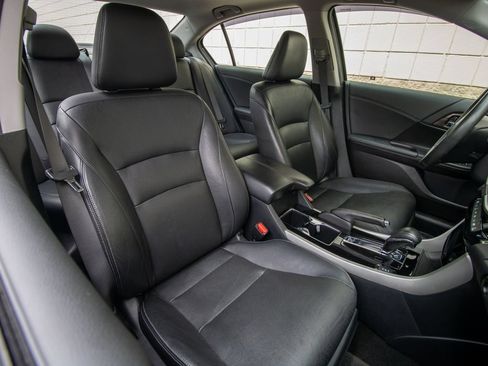 Used 2017 Honda Accord Touring image 20