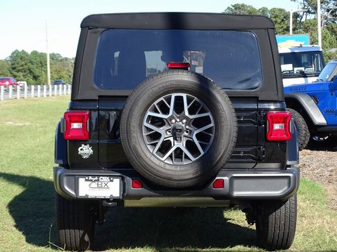 Used 2024 Jeep Wrangler Sahara w/ Technology Group image 5