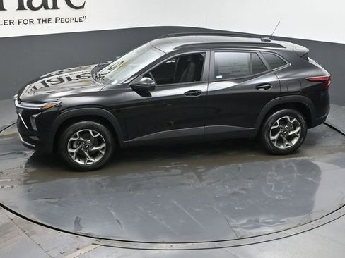 New 2026 Chevrolet Trax LT w/ Sunroof Package image 36