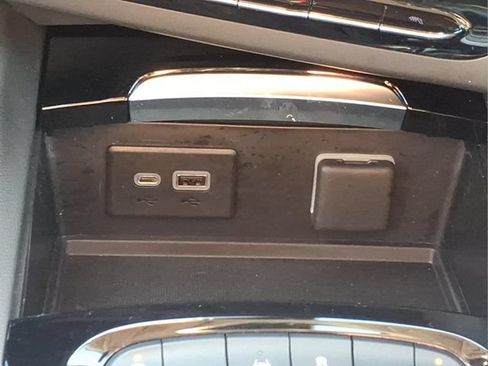Used 2023 Buick Envision Essence FWD image 21