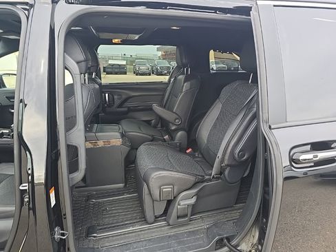 Used 2025 Toyota Sienna Platinum AWD/4WD image 17
