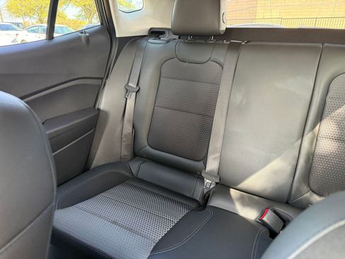 Used 2025 Chevrolet Trax LT image 39