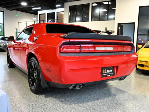 Used 2014 Dodge Challenger R/T RWD image 4