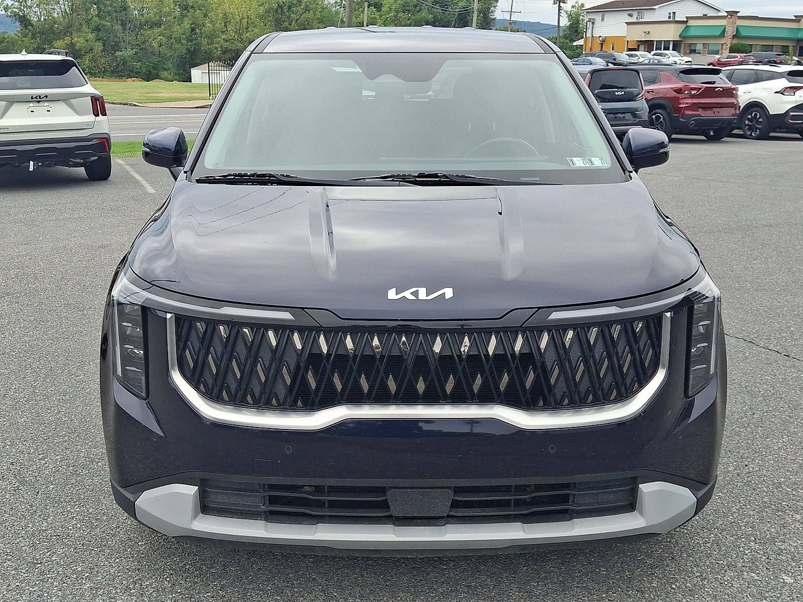 Certified 2025 Kia Carnival FWD image 2