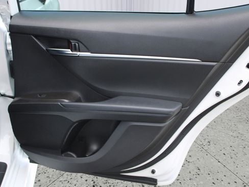 Used 2022 Toyota Camry SE image 37