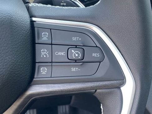 New 2025 Jeep Grand Cherokee Limited w/ Black Appearance Package image 18