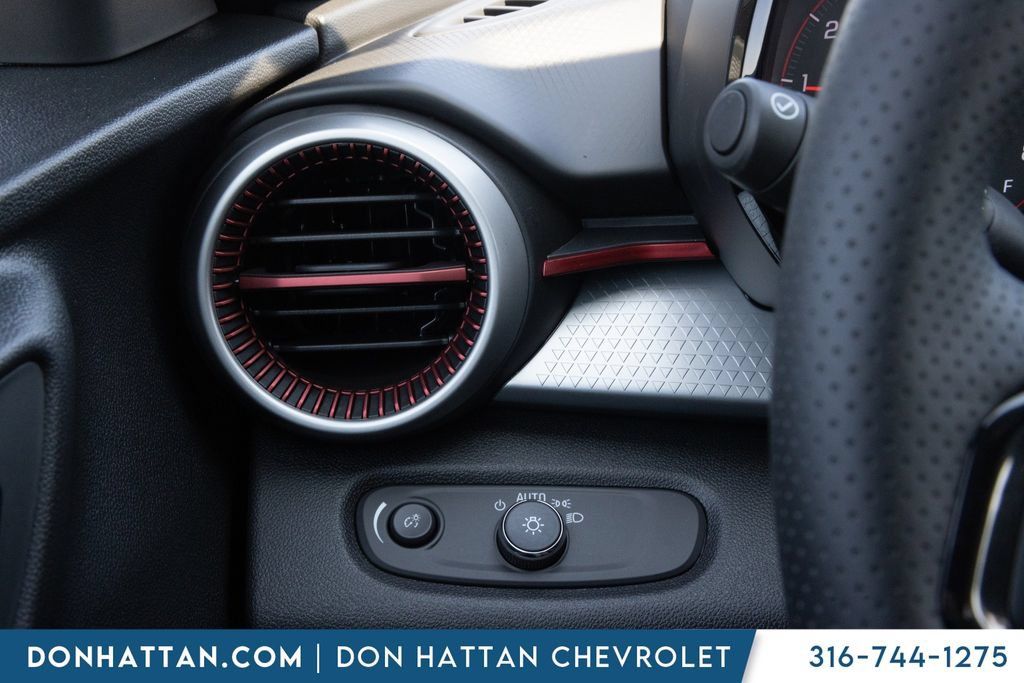 New 2026 Chevrolet Trax RS w/ Sunroof Package FWD image 9