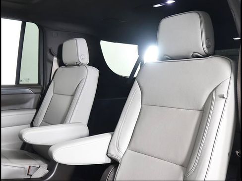 Used 2023 GMC Yukon XL SLT w/ SLT Premium Package RWD image 10