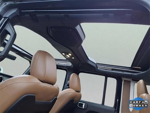 Used 2023 Jeep Wrangler Unlimited Rubicon w/ LED Lighting Group image 24