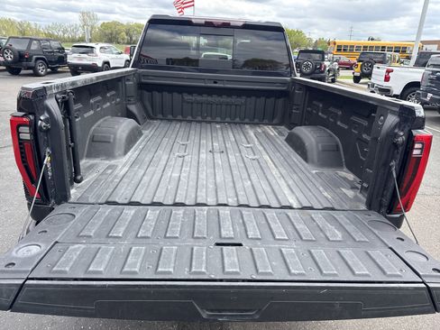 Used 2024 GMC Sierra 2500 Denali w/ Denali Reserve Package AWD/4WD image 32