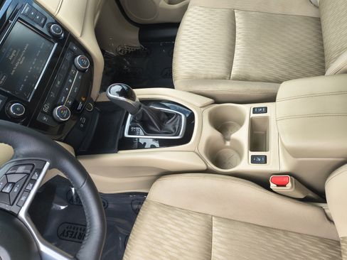Certified 2019 Nissan Rogue SV FWD image 25