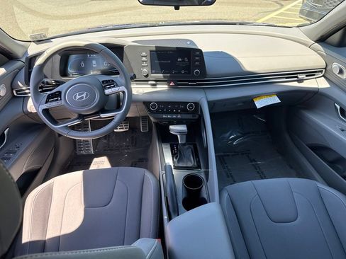 Certified 2025 Hyundai Elantra Sport FWD image 17