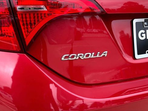 Used 2017 Toyota Corolla SE w/ Carpet Mat Package (TMS) FWD image 32