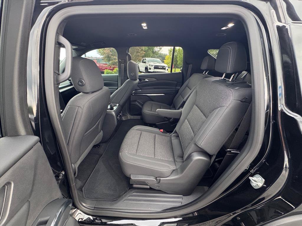 Used 2026 Chevrolet Traverse LT w/ Driver Confidence Package FWD image 12