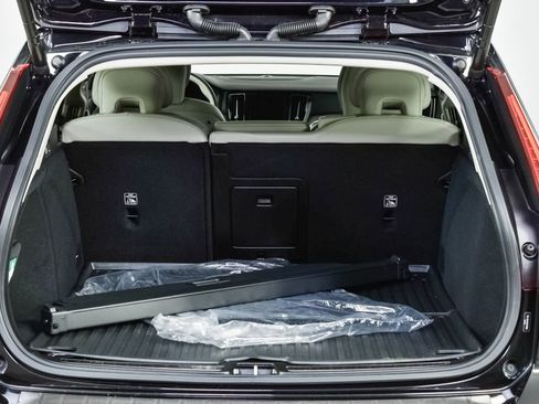 Certified 2024 Volvo V60 B5 Cross Country Plus image 32