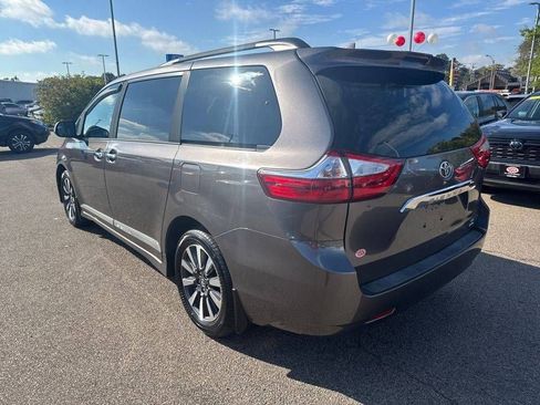 Used 2018 Toyota Sienna LE image 5