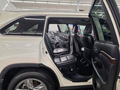 Used 2014 Toyota Highlander Limited FWD image 37