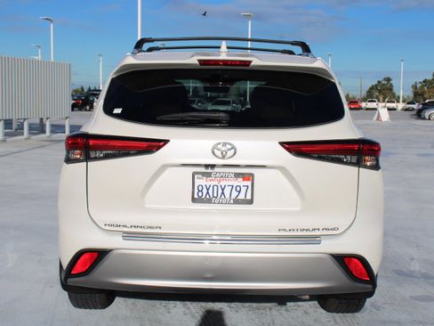 Certified 2021 Toyota Highlander Platinum image 4