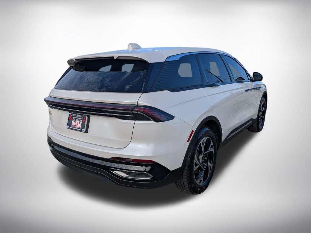 Used 2025 Lincoln Nautilus Premier AWD/4WD image 3