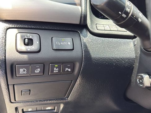 Used 2013 Lexus LS 460 L w/ Preferred Accessory Package RWD image 18