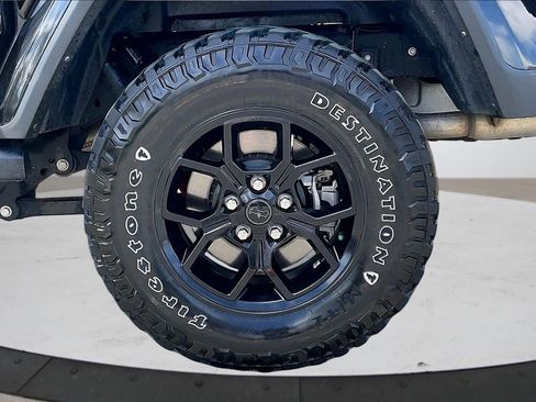 Certified 2024 Jeep Gladiator Sport AWD/4WD image 33