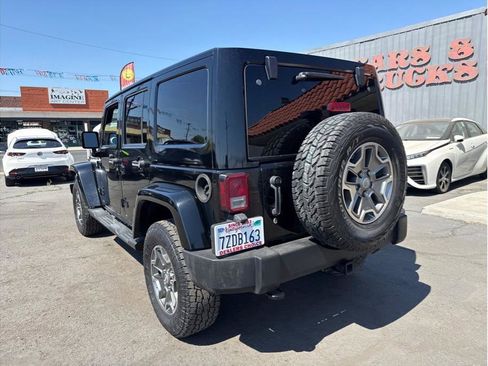 Used 2014 Jeep Wrangler Unlimited Rubicon w/ Connectivity Group AWD/4WD image 11